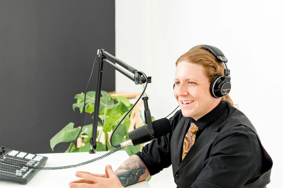 Online educator creating multilingual course content with VideoFX